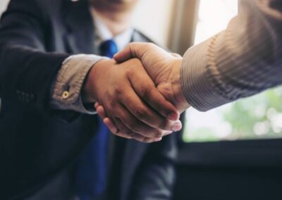 Transmettre votre entreprise : donation ou rachat ? La meilleure option ?
